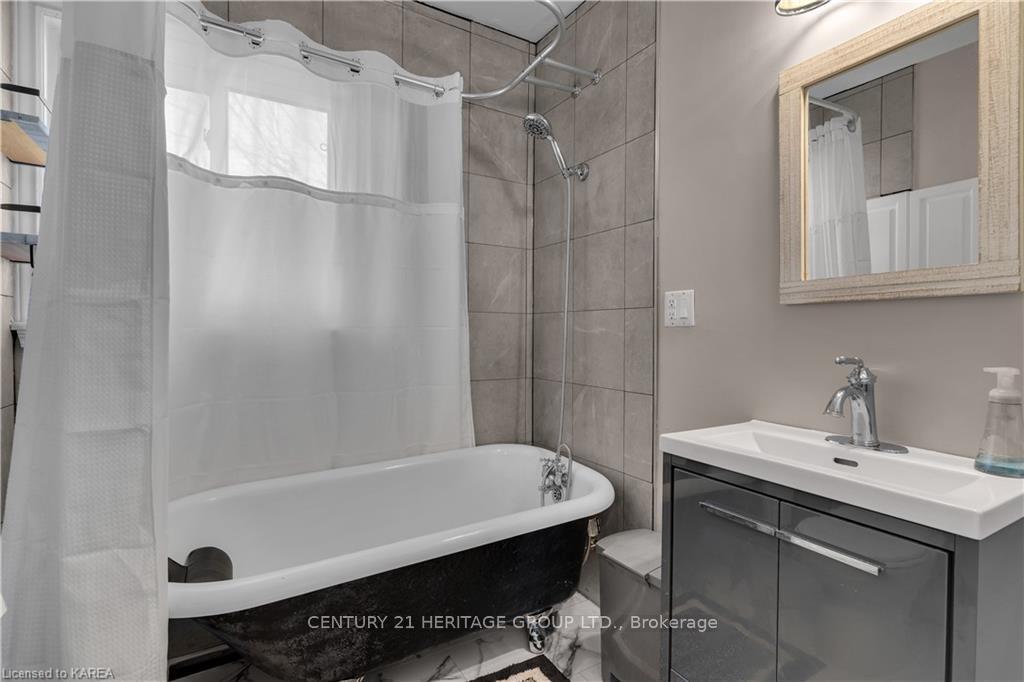 Photo 15 of 5153 Bath Road, Loyalist, Lennox and Addington - South — HOMEH