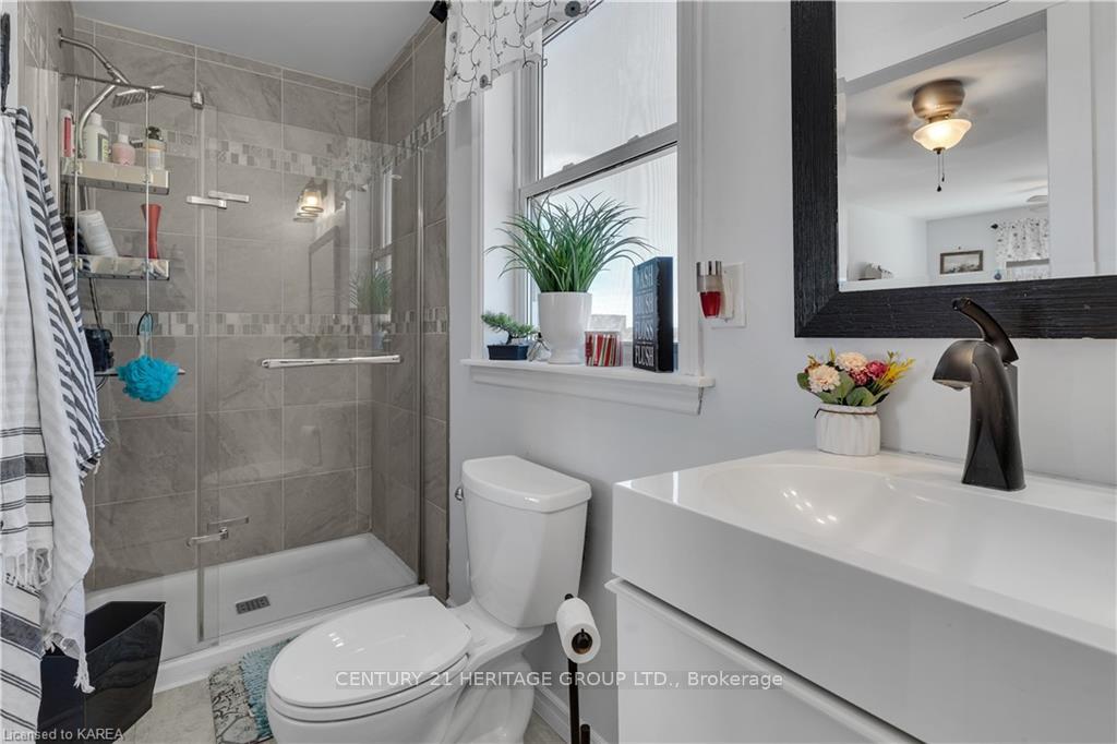 Photo 23 of 5153 Bath Road, Loyalist, Lennox and Addington - South — HOMEH