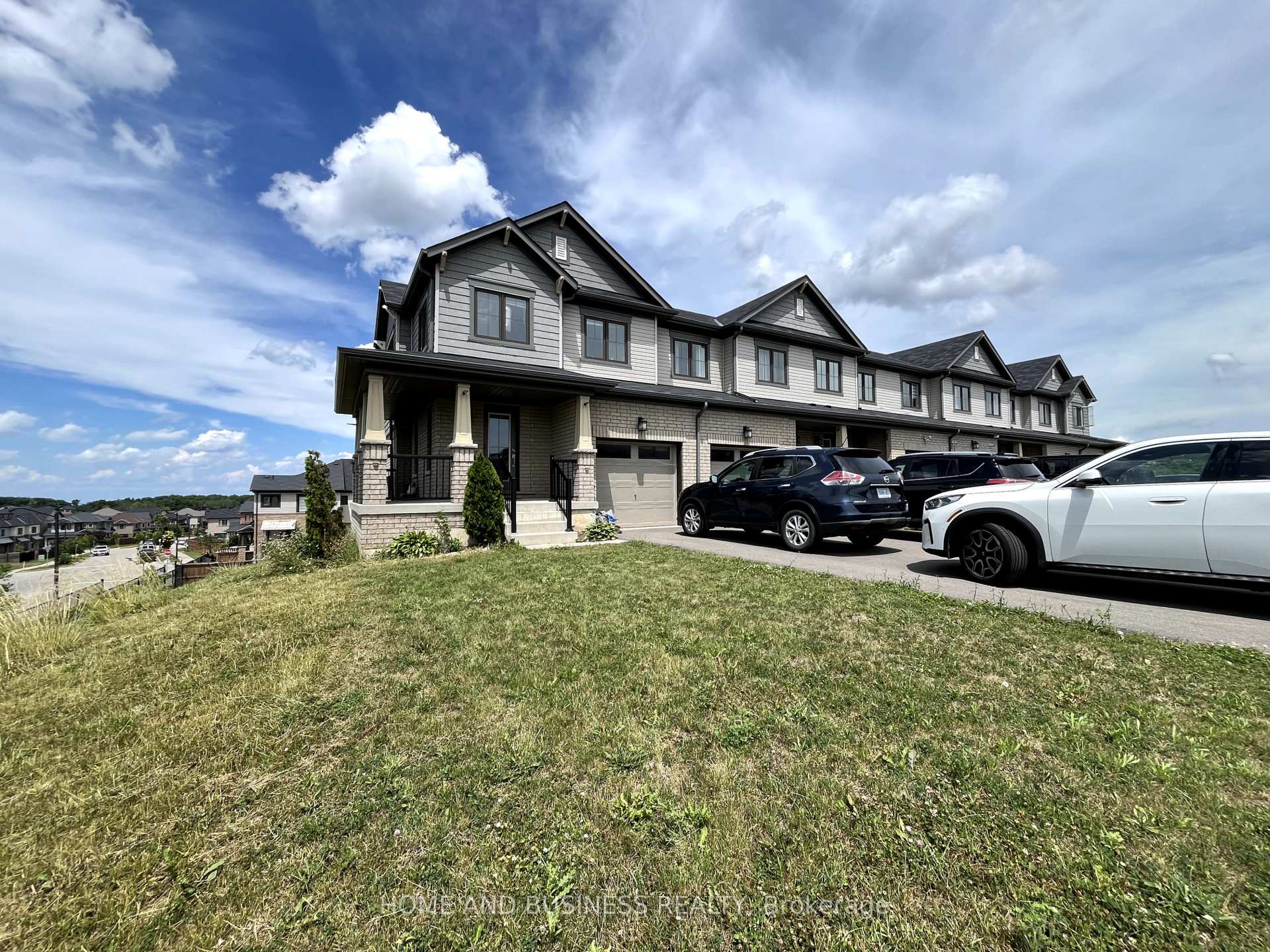 Photo 2 of 27 Allcroft Court, Hamilton, Stoney Creek Mountain — HOMEH