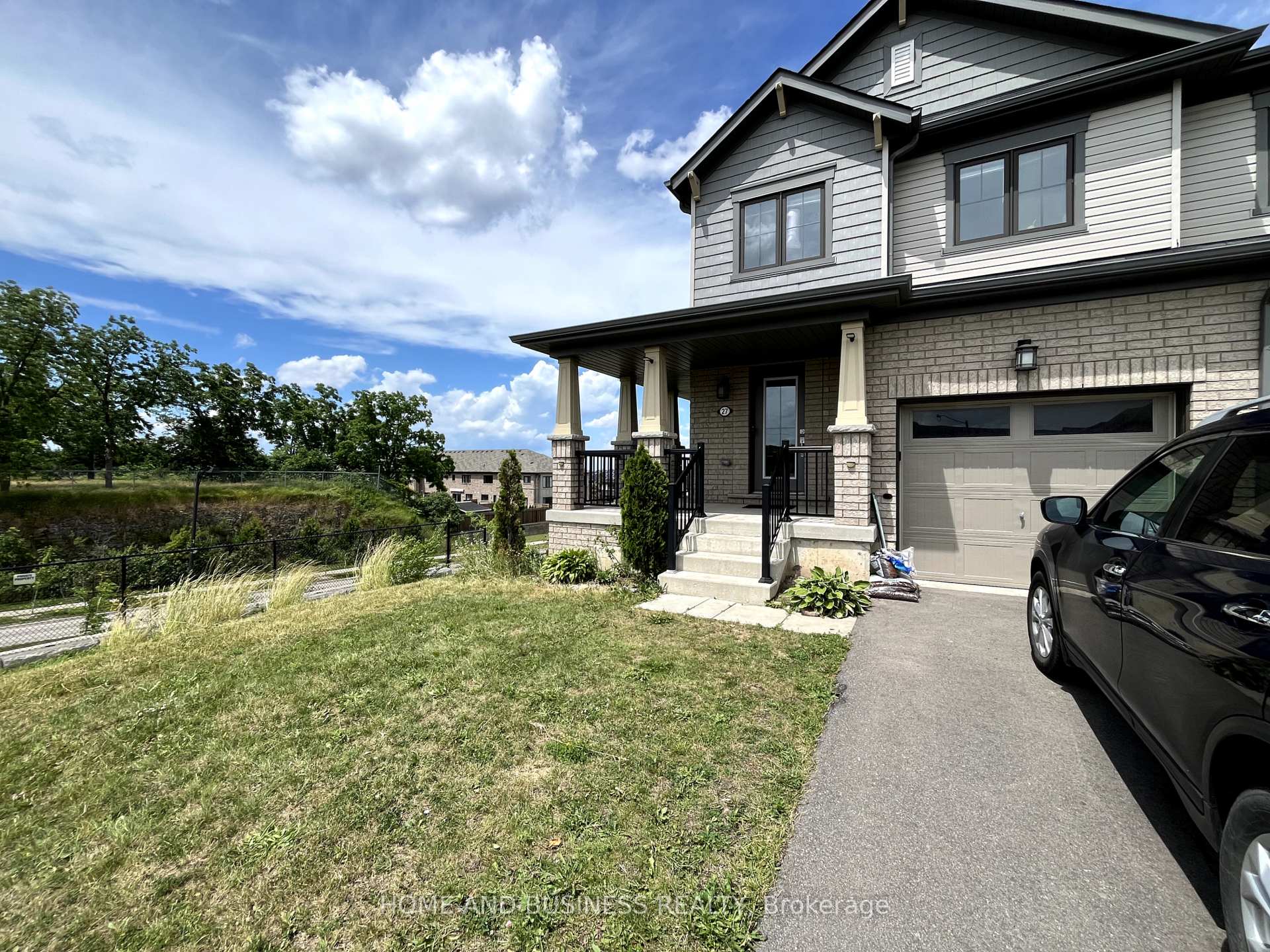 Photo 4 of 27 Allcroft Court, Hamilton, Stoney Creek Mountain — HOMEH