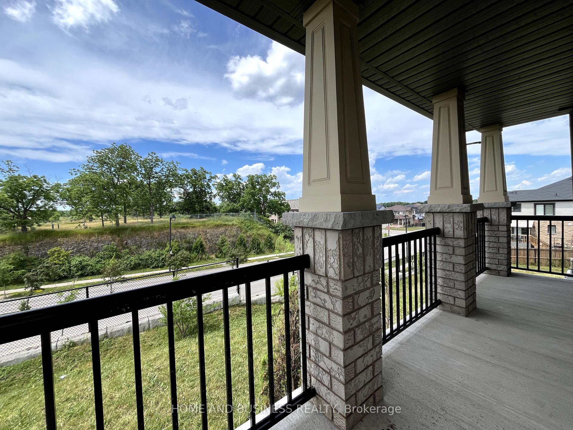 Photo 5 of 27 Allcroft Court, Hamilton, Stoney Creek Mountain — HOMEH