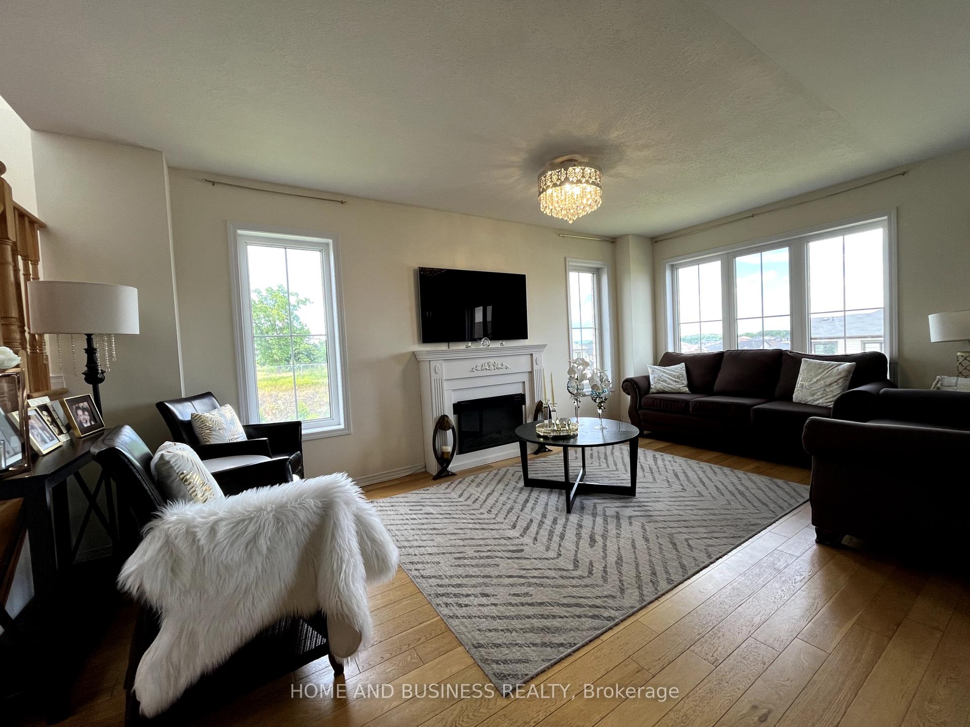 Photo 12 of 27 Allcroft Court, Hamilton, Stoney Creek Mountain — HOMEH