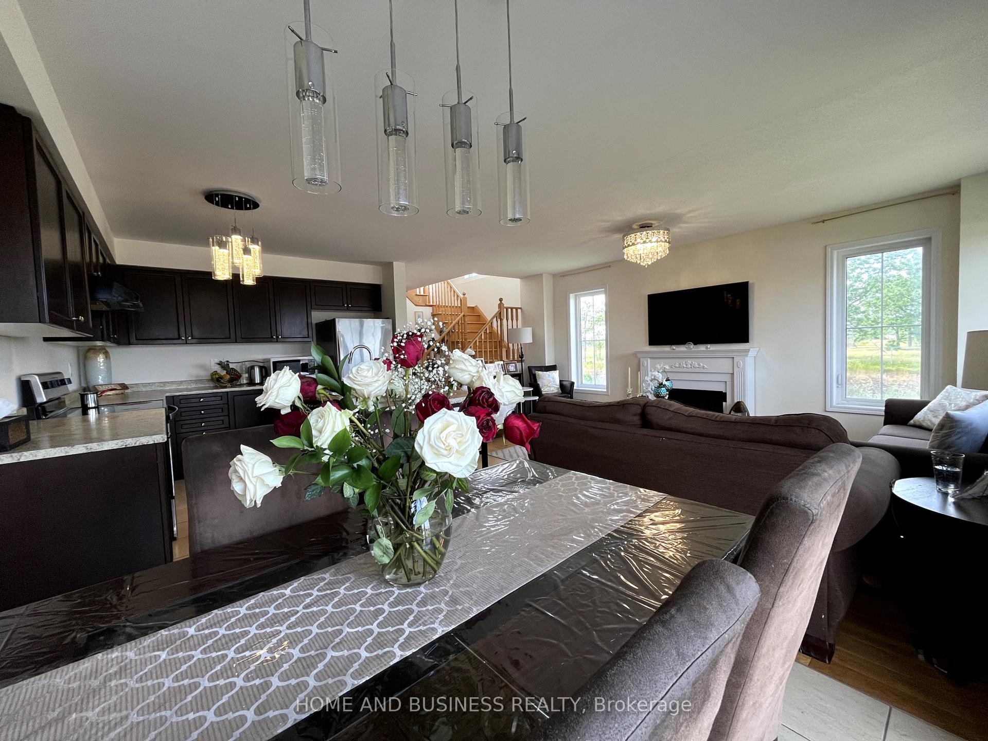 Photo 13 of 27 Allcroft Court, Hamilton, Stoney Creek Mountain — HOMEH