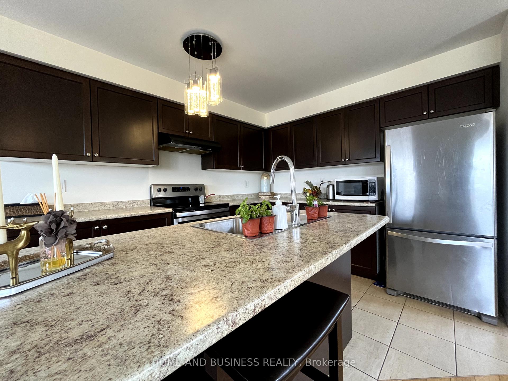 Photo 16 of 27 Allcroft Court, Hamilton, Stoney Creek Mountain — HOMEH