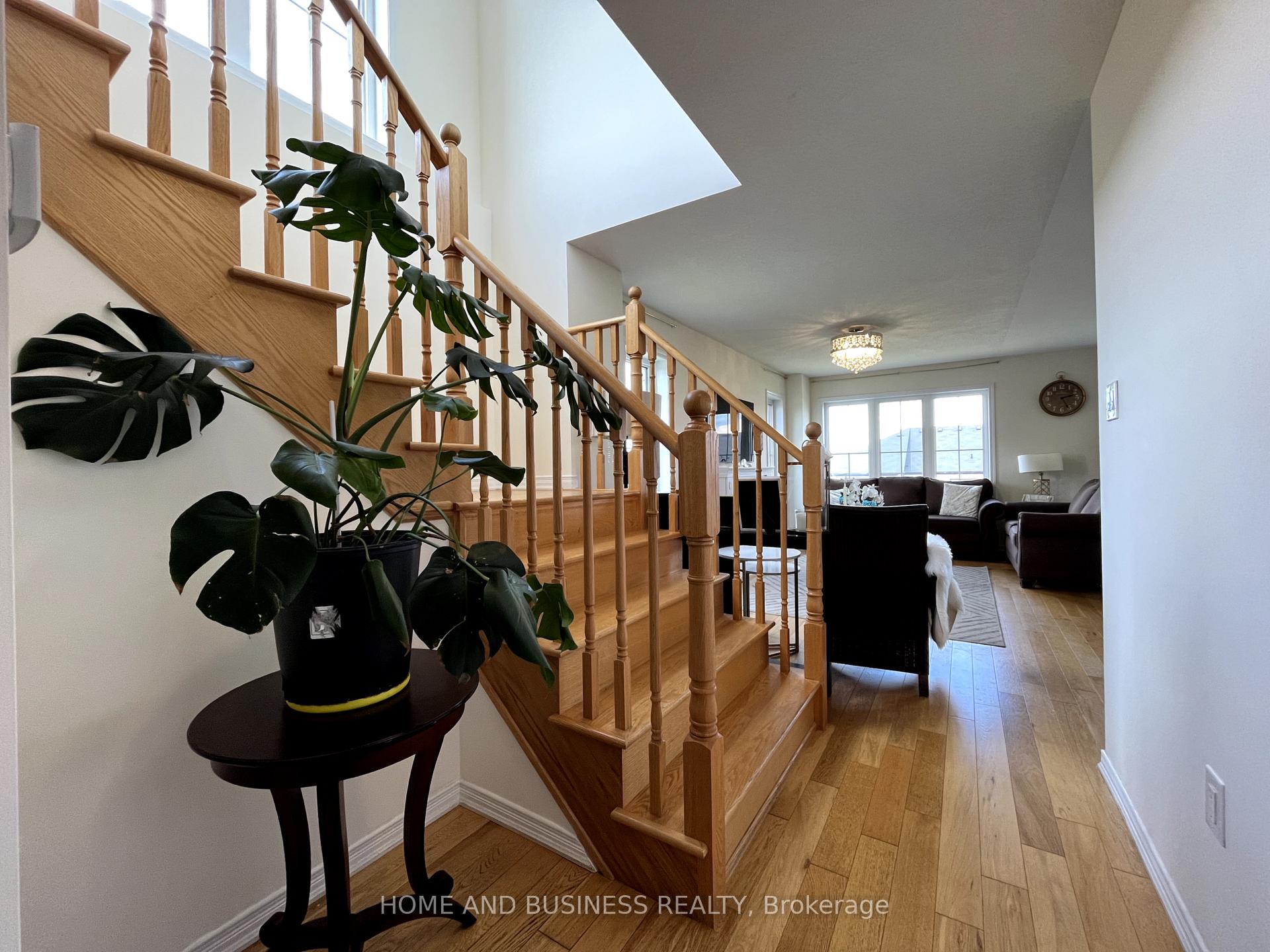 Photo 19 of 27 Allcroft Court, Hamilton, Stoney Creek Mountain — HOMEH