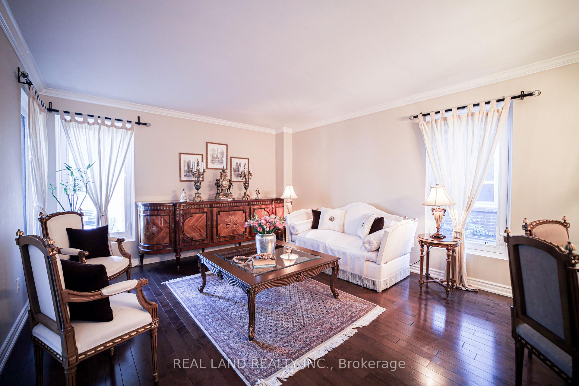 Photo 2 of 34 Lilac Avenue, Markham, Aileen-Willowbrook — HOMEH