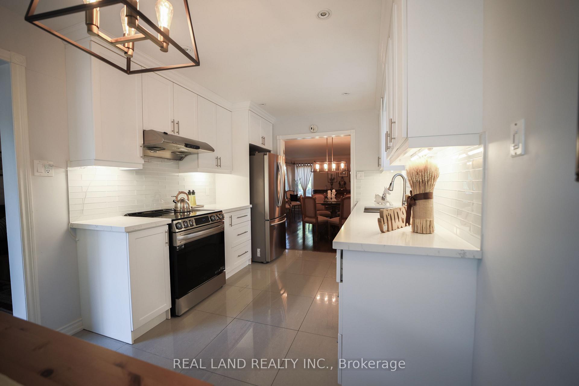 Photo 8 of 34 Lilac Avenue, Markham, Aileen-Willowbrook — HOMEH