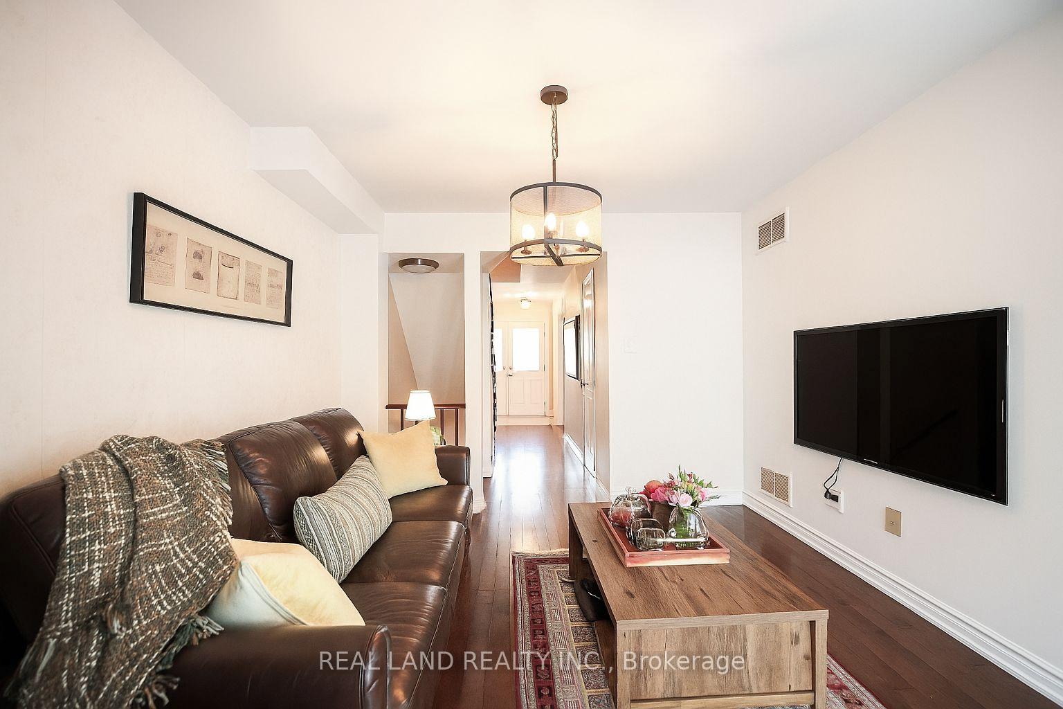 Photo 9 of 34 Lilac Avenue, Markham, Aileen-Willowbrook — HOMEH