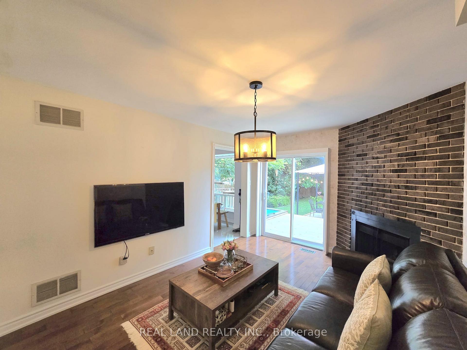 Photo 10 of 34 Lilac Avenue, Markham, Aileen-Willowbrook — HOMEH