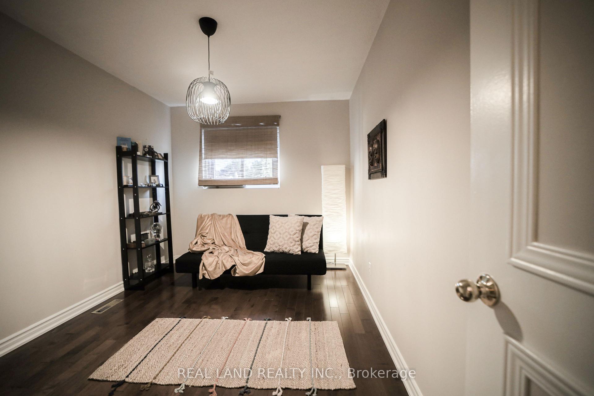 Photo 13 of 34 Lilac Avenue, Markham, Aileen-Willowbrook — HOMEH