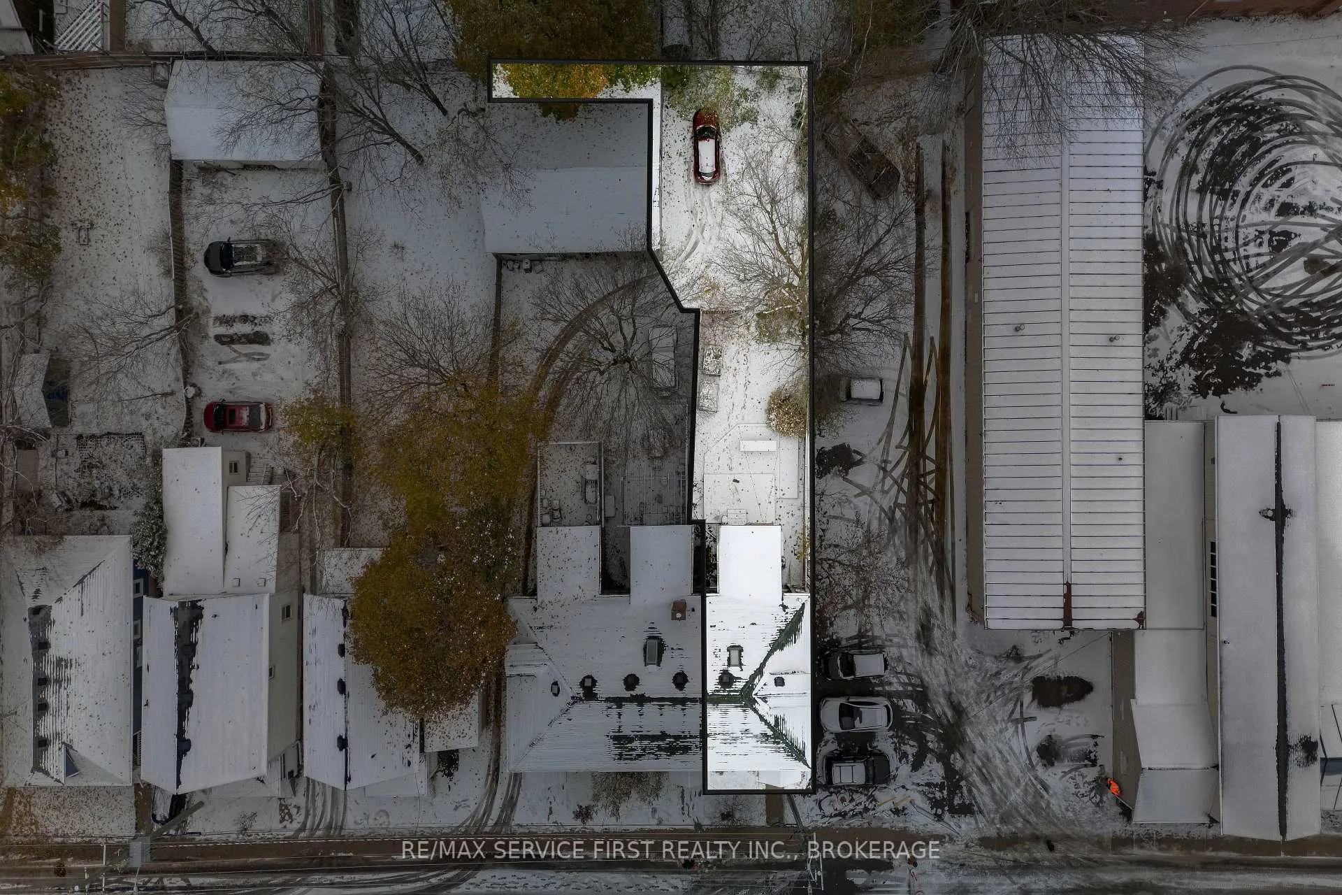 Photo 2 of 581 Victoria Street, Kingston, East of Sir John A. Blvd — HOMEH