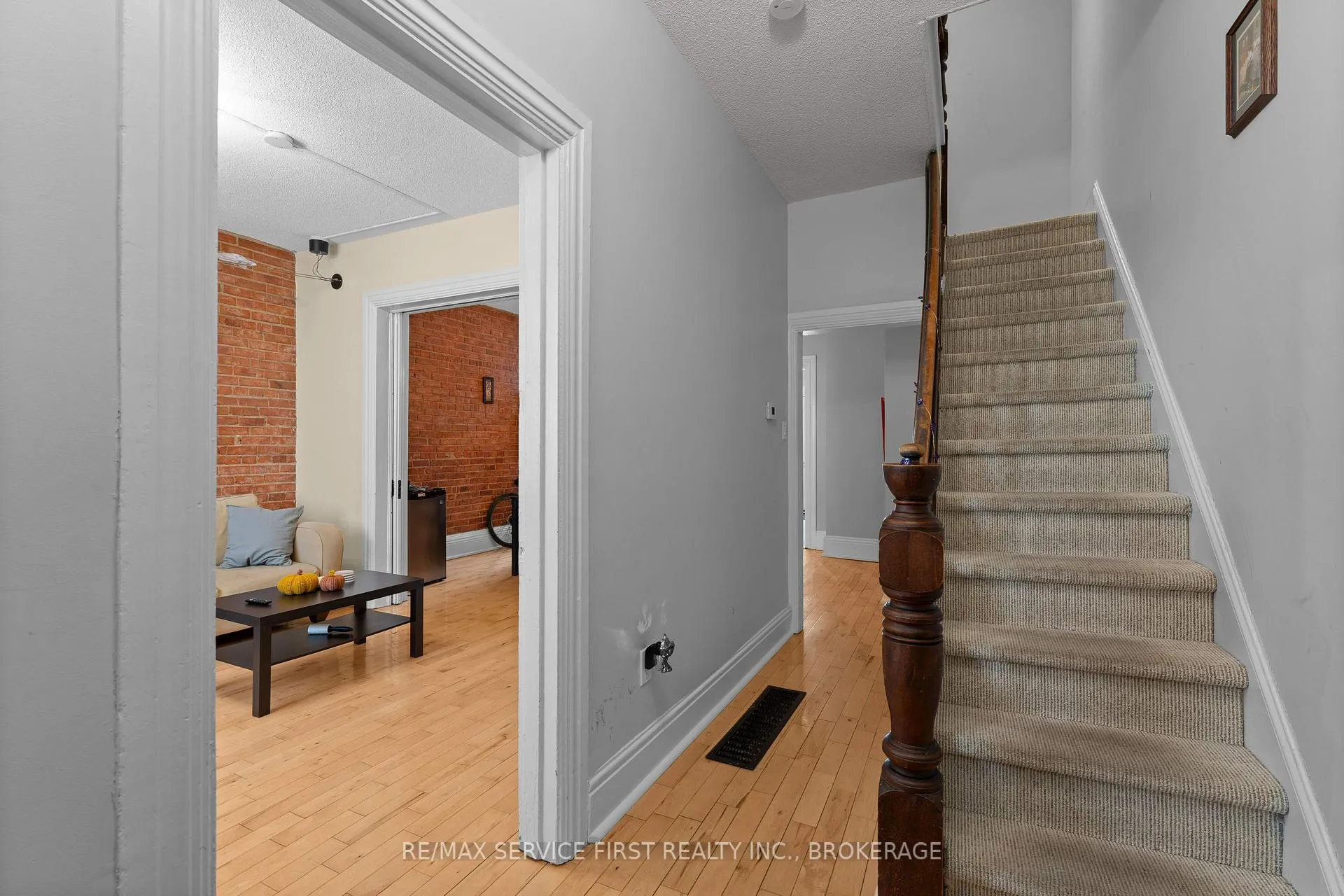 Photo 6 of 581 Victoria Street, Kingston, East of Sir John A. Blvd — HOMEH