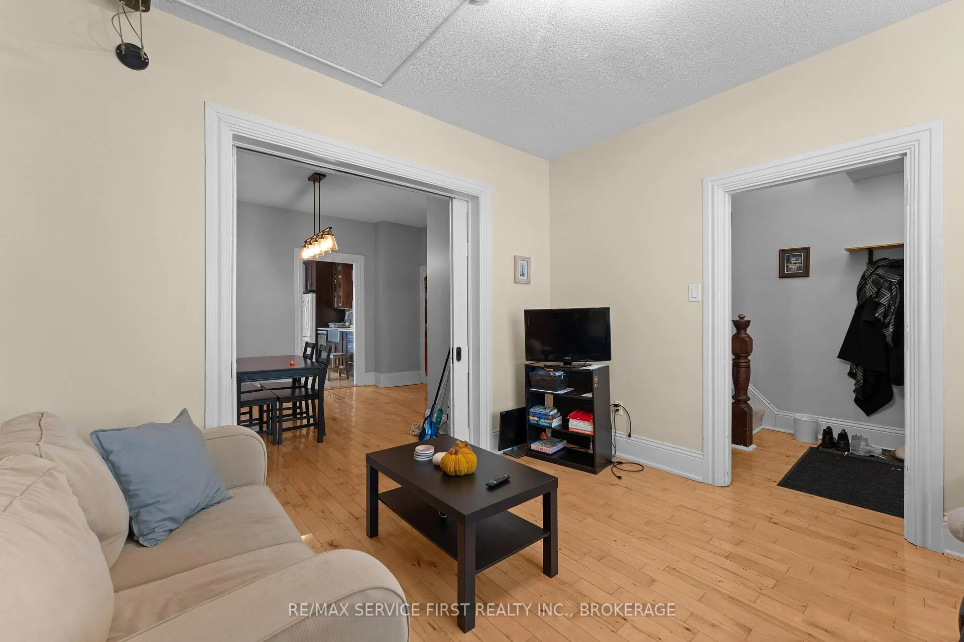 Photo 9 of 581 Victoria Street, Kingston, East of Sir John A. Blvd — HOMEH