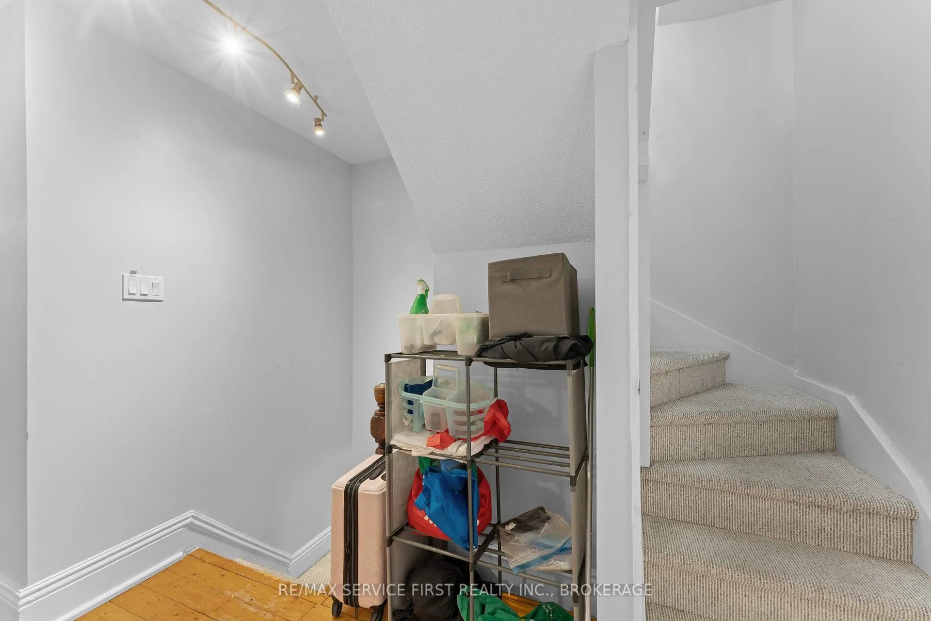 Photo 31 of 581 Victoria Street, Kingston, East of Sir John A. Blvd — HOMEH