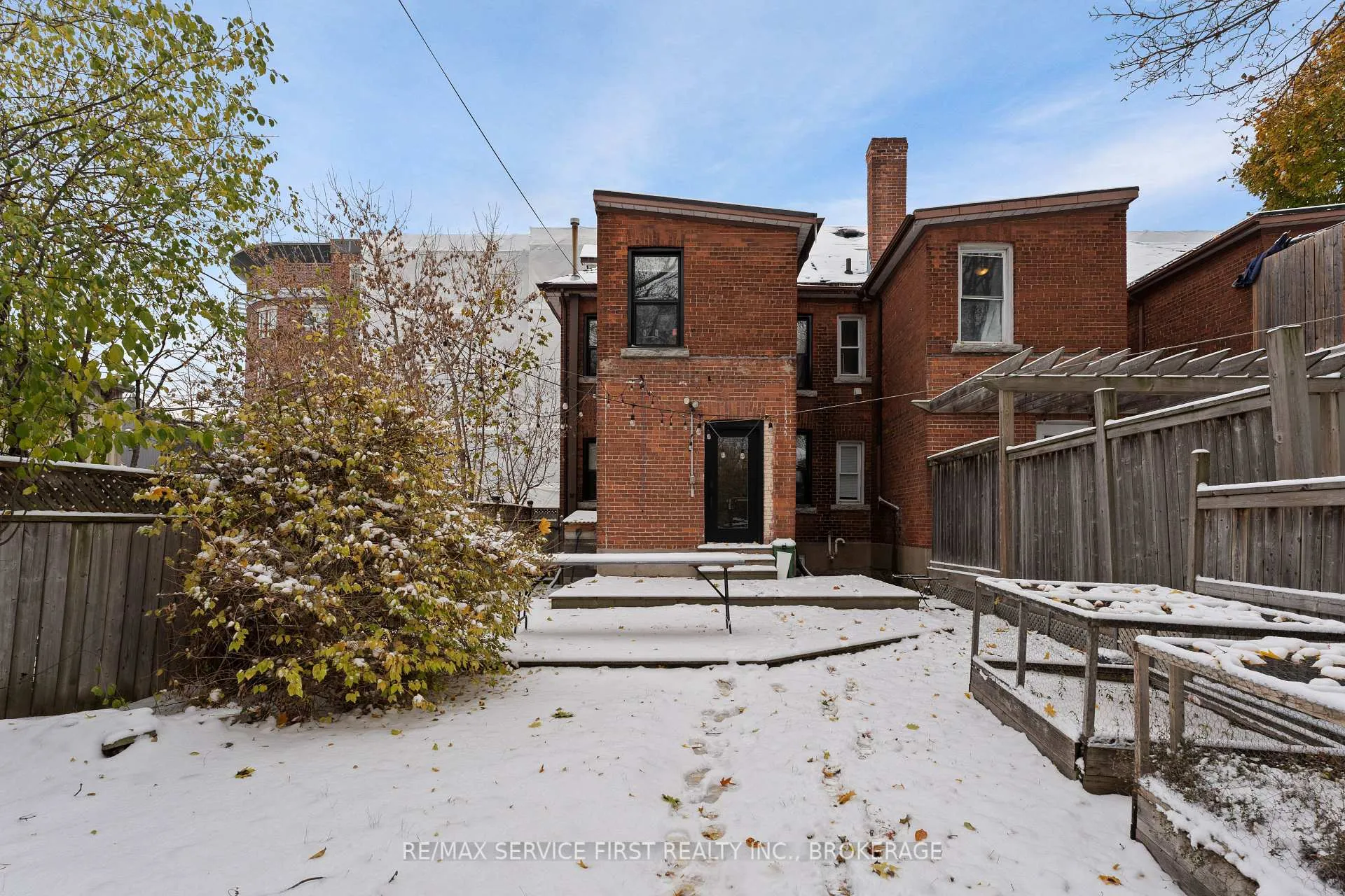 Photo 36 of 581 Victoria Street, Kingston, East of Sir John A. Blvd — HOMEH
