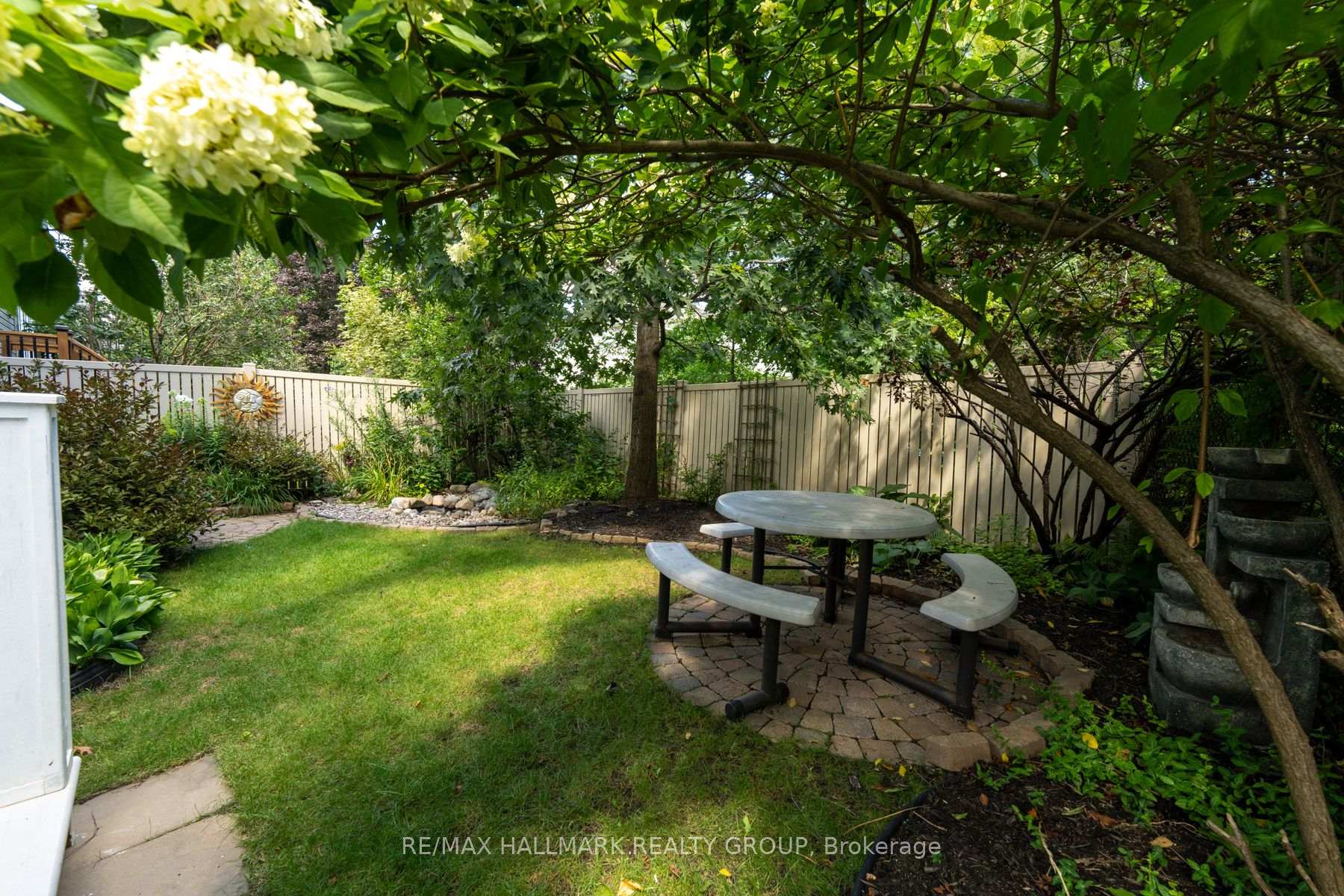 Photo 25 of 31 Bishops Mills Way, Ottawa, Kanata - Beaverbrook — HOMEH