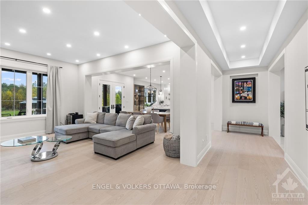 Photo 11 of 5817 Red Castle Ridge, Ottawa, Manotick East to Manotick Station — HOMEH