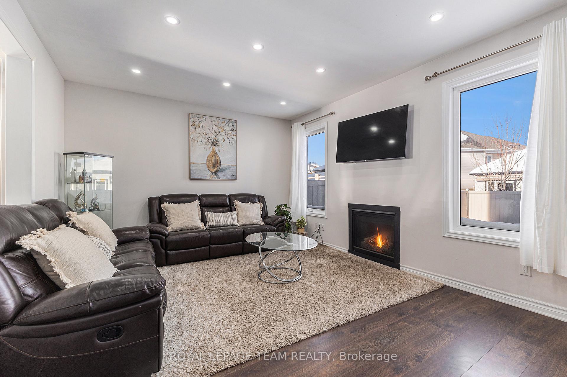 Photo 3 of 604 Malahat Way, Ottawa, Kanata - Emerald Meadows/Trailwest — HOMEH