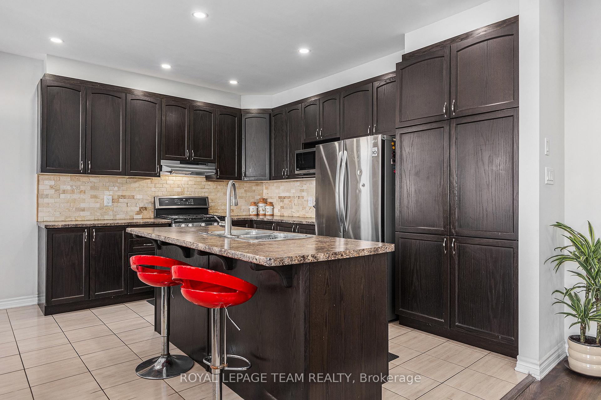 Photo 6 of 604 Malahat Way, Ottawa, Kanata - Emerald Meadows/Trailwest — HOMEH