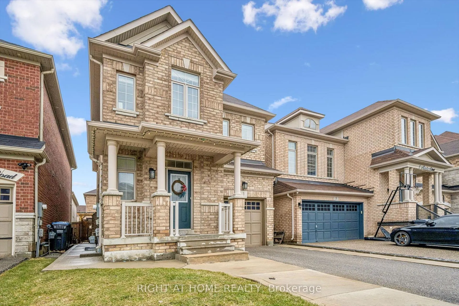 Photo 3 of 3 Antoine Street, Brampton, Northwest Brampton — HOMEH