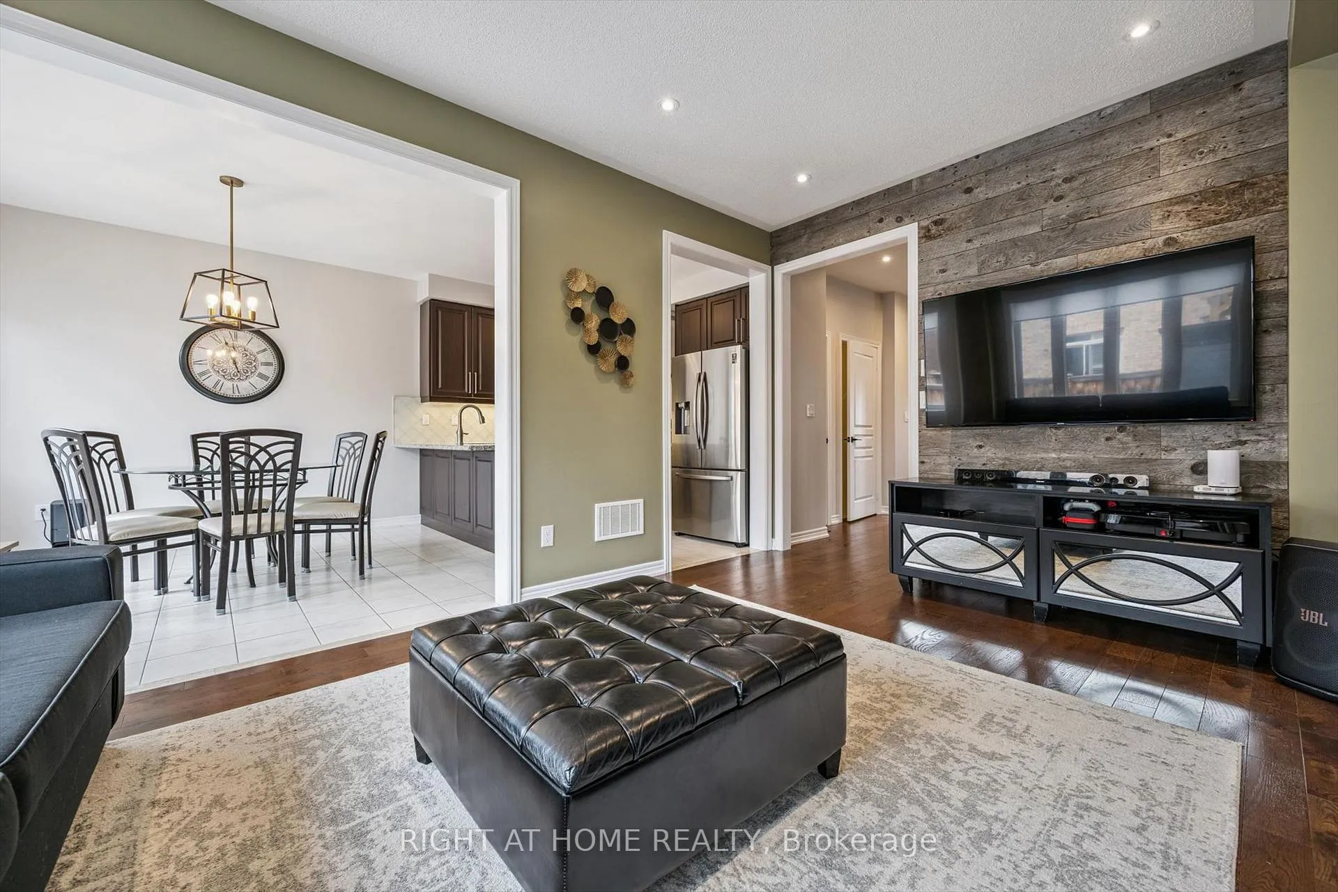 Photo 10 of 3 Antoine Street, Brampton, Northwest Brampton — HOMEH