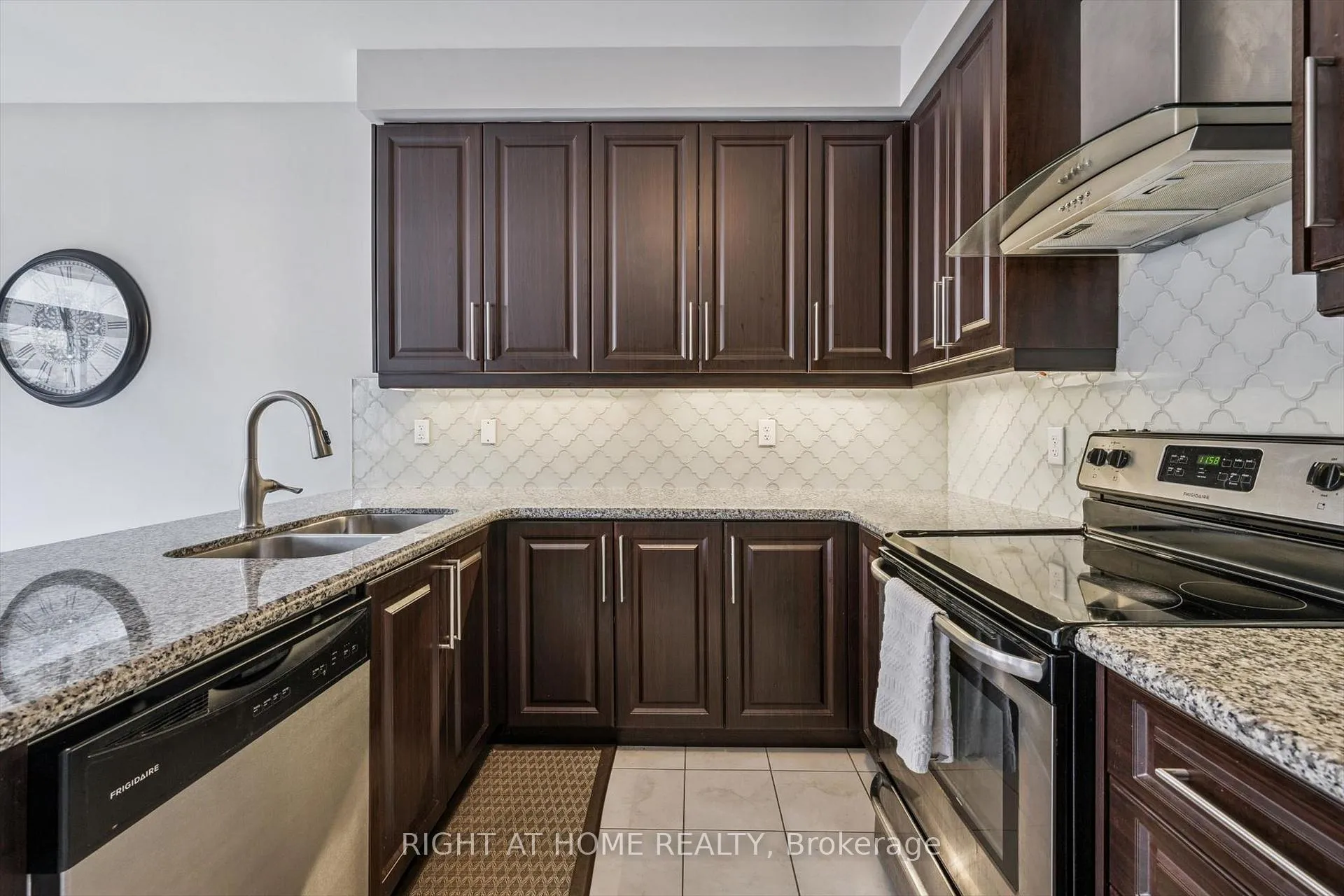 Photo 14 of 3 Antoine Street, Brampton, Northwest Brampton — HOMEH