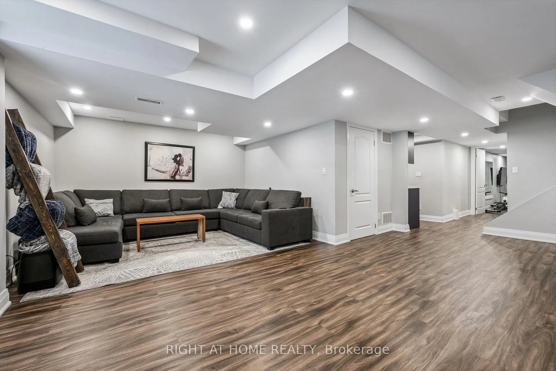 Photo 33 of 3 Antoine Street, Brampton, Northwest Brampton — HOMEH