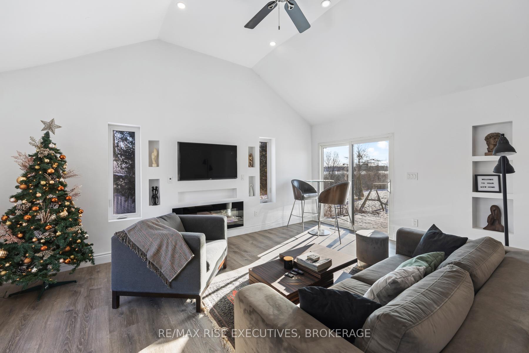 Photo 4 of 10 Greer Street, Kingston, Rideau — HOMEH
