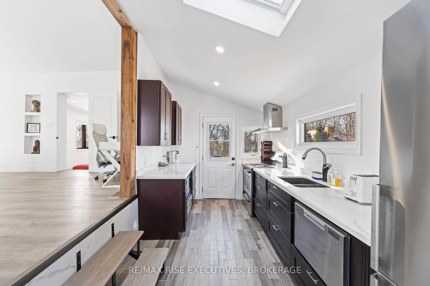 Photo 15 of 10 Greer Street, Kingston, Rideau — HOMEH