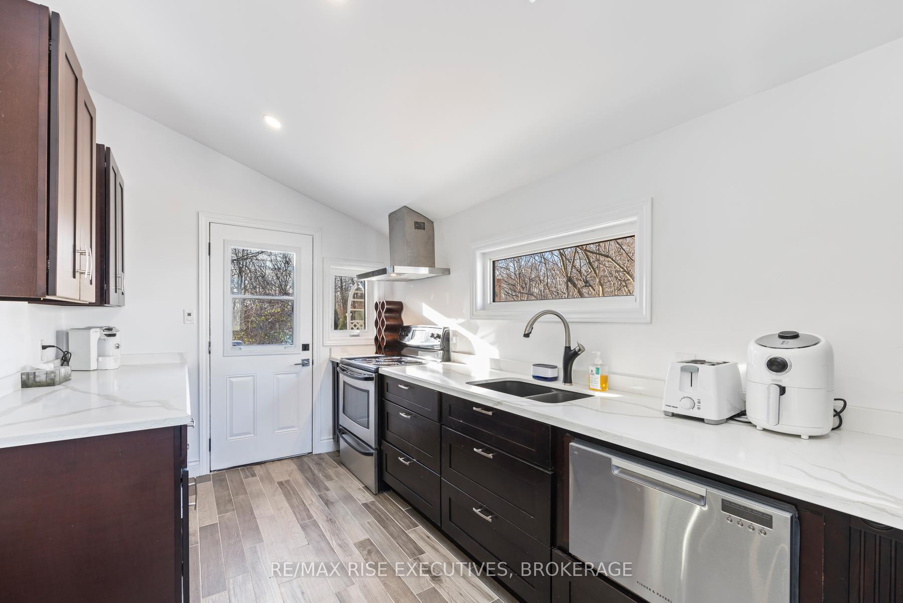Photo 16 of 10 Greer Street, Kingston, Rideau — HOMEH