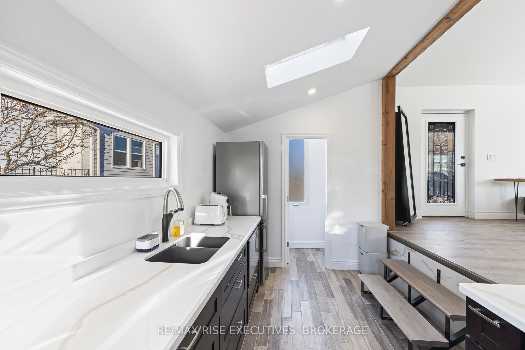 Photo 18 of 10 Greer Street, Kingston, Rideau — HOMEH