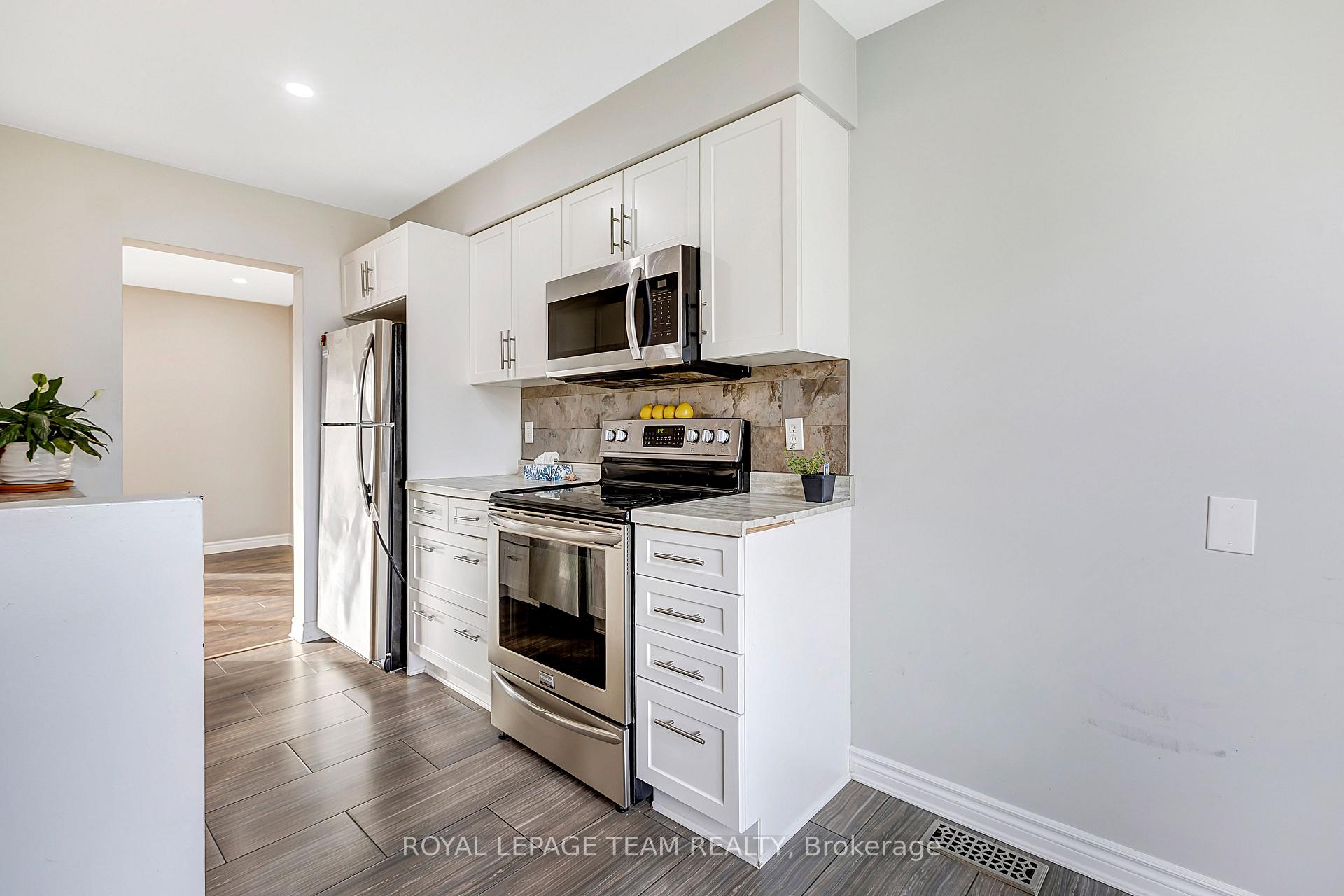 Photo 4 of 13 Morton Drive, Ottawa, Kanata - Glencairn/Hazeldean — HOMEH