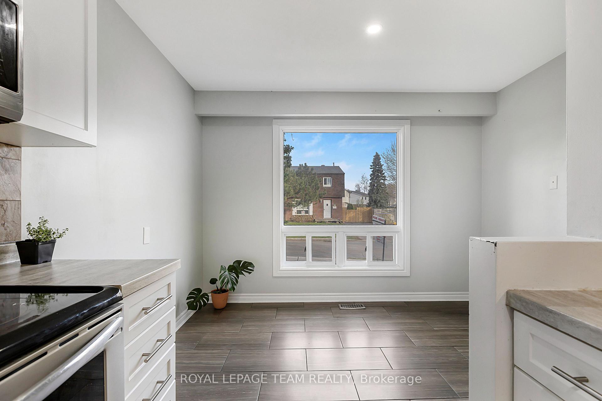 Photo 7 of 13 Morton Drive, Ottawa, Kanata - Glencairn/Hazeldean — HOMEH