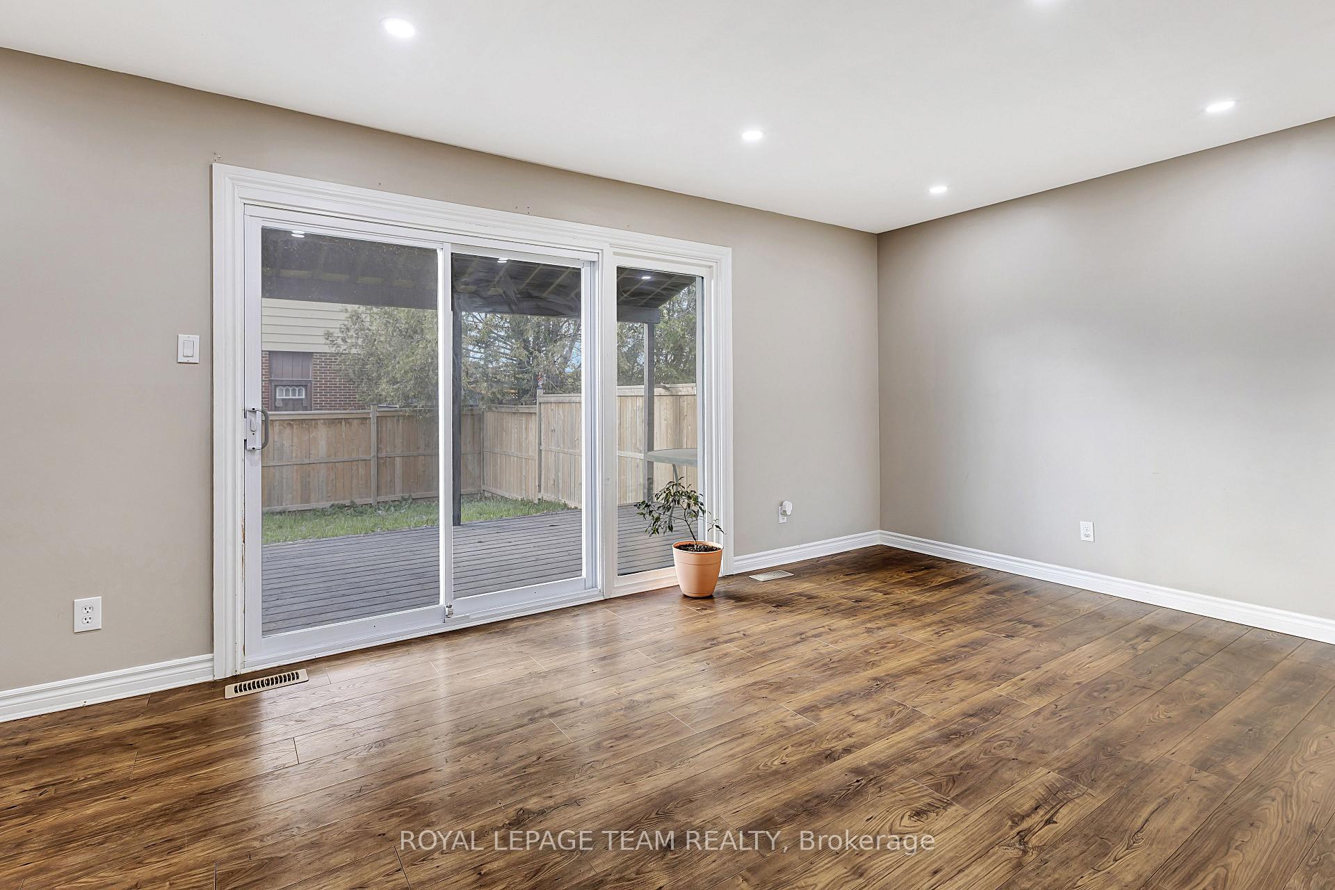 Photo 9 of 13 Morton Drive, Ottawa, Kanata - Glencairn/Hazeldean — HOMEH