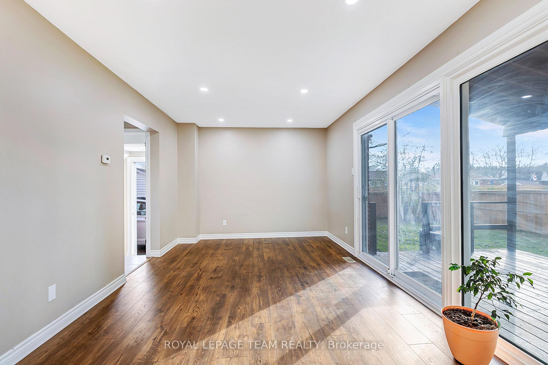 Photo 10 of 13 Morton Drive, Ottawa, Kanata - Glencairn/Hazeldean — HOMEH
