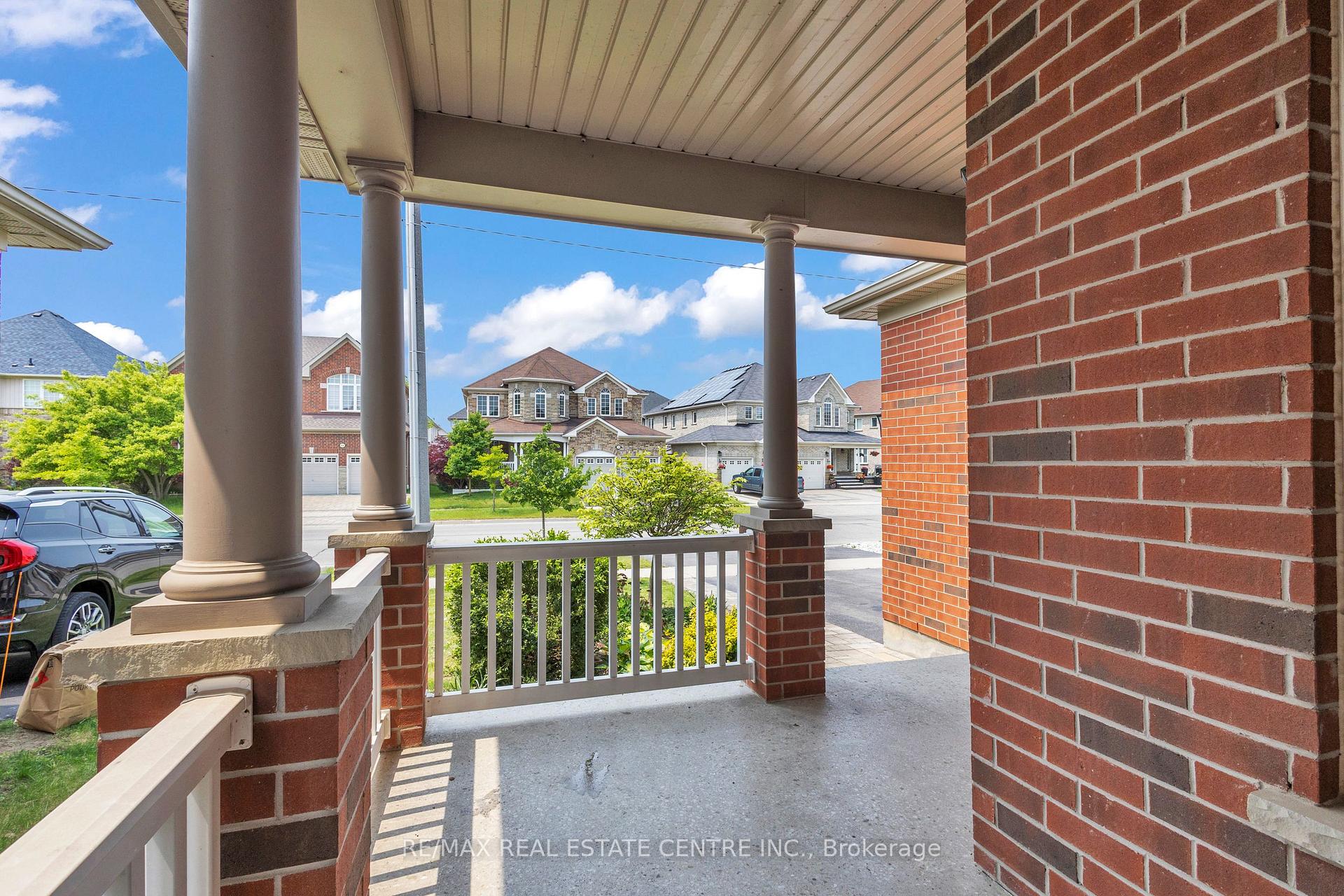 Photo 3 of 319 Robert Ferrie Drive, Kitchener — HOMEH
