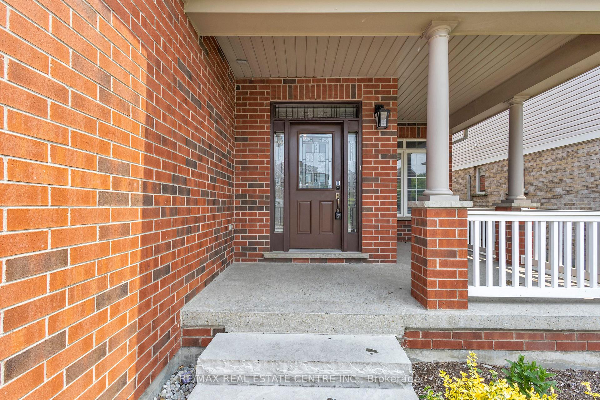 Photo 4 of 319 Robert Ferrie Drive, Kitchener — HOMEH