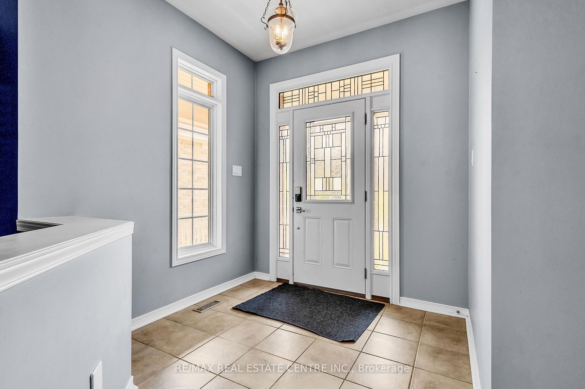 Photo 5 of 319 Robert Ferrie Drive, Kitchener — HOMEH