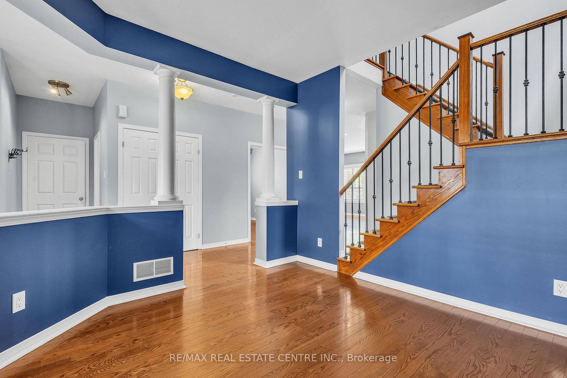 Photo 10 of 319 Robert Ferrie Drive, Kitchener — HOMEH