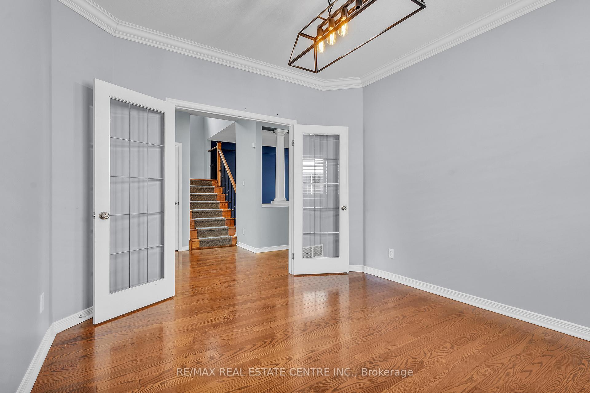 Photo 12 of 319 Robert Ferrie Drive, Kitchener — HOMEH