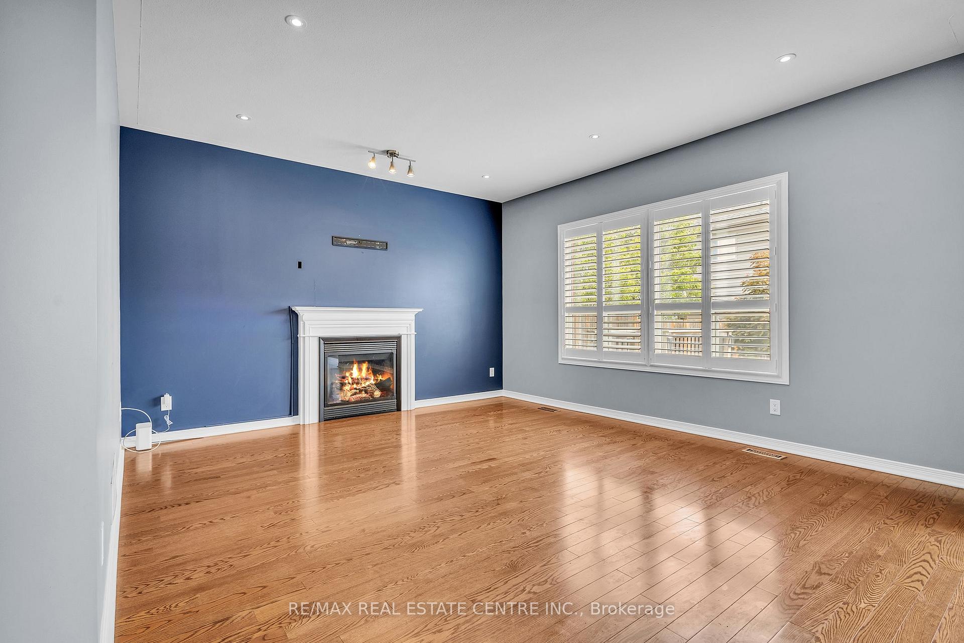 Photo 13 of 319 Robert Ferrie Drive, Kitchener — HOMEH