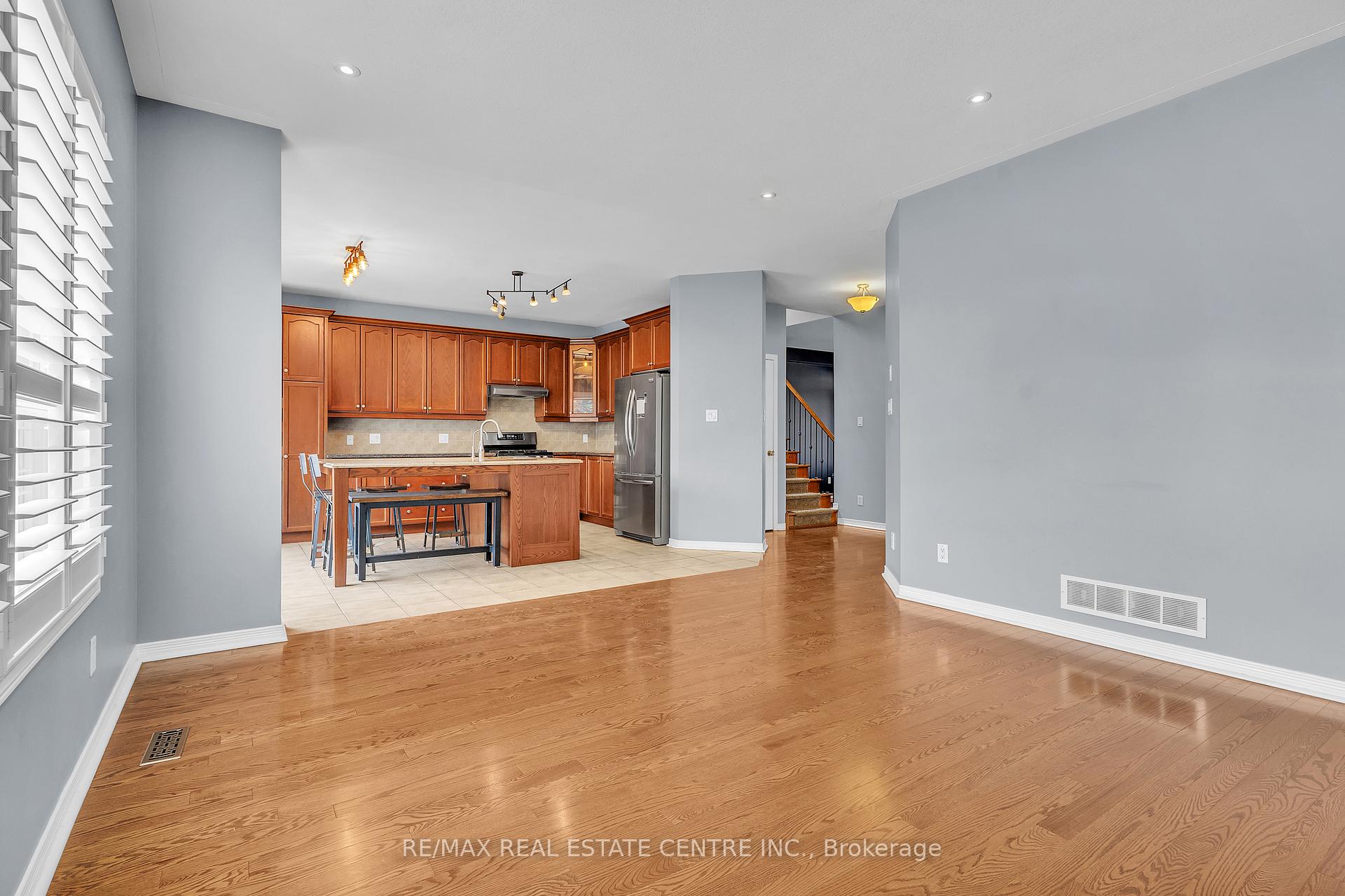 Photo 14 of 319 Robert Ferrie Drive, Kitchener — HOMEH