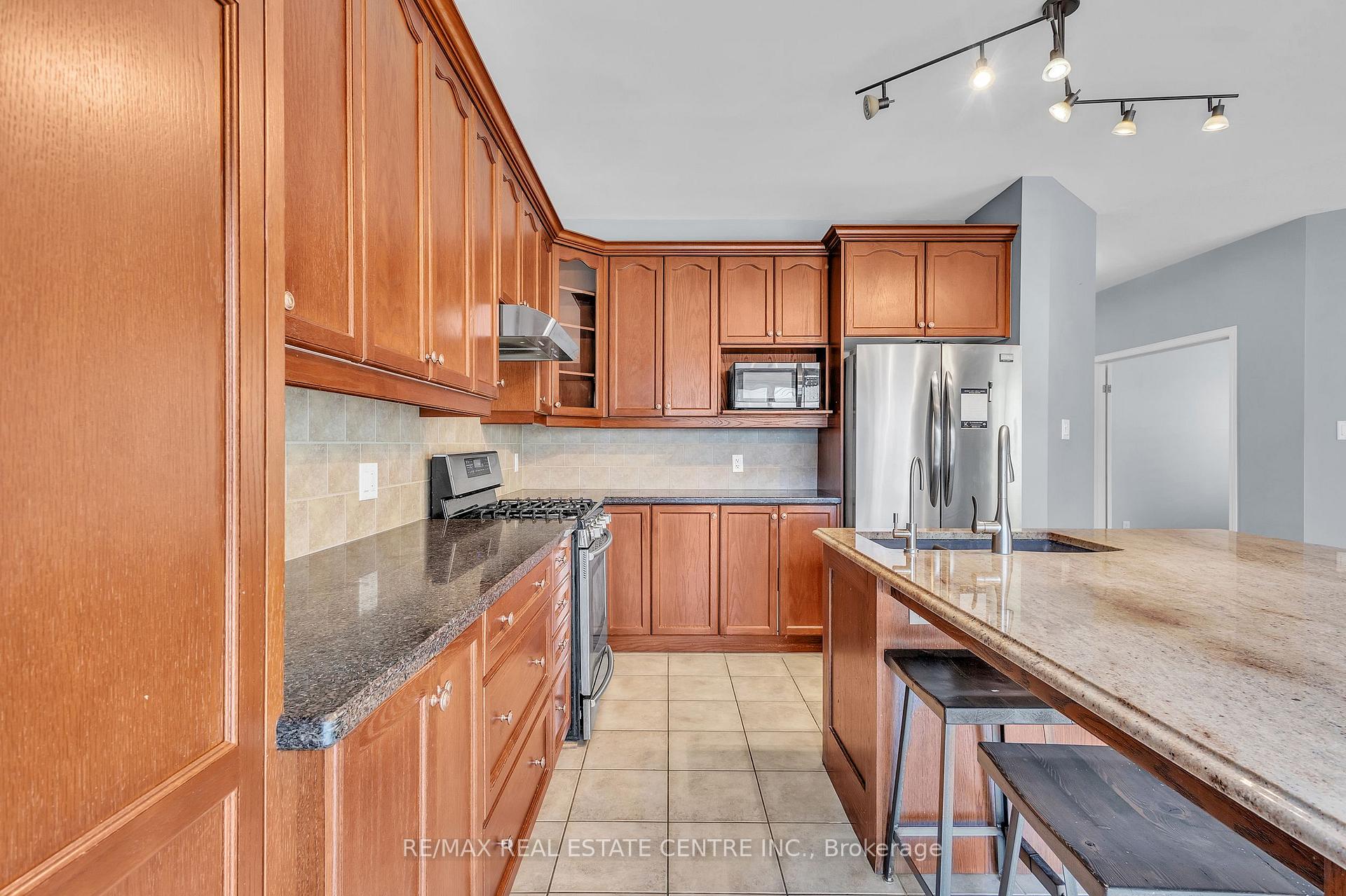 Photo 17 of 319 Robert Ferrie Drive, Kitchener — HOMEH