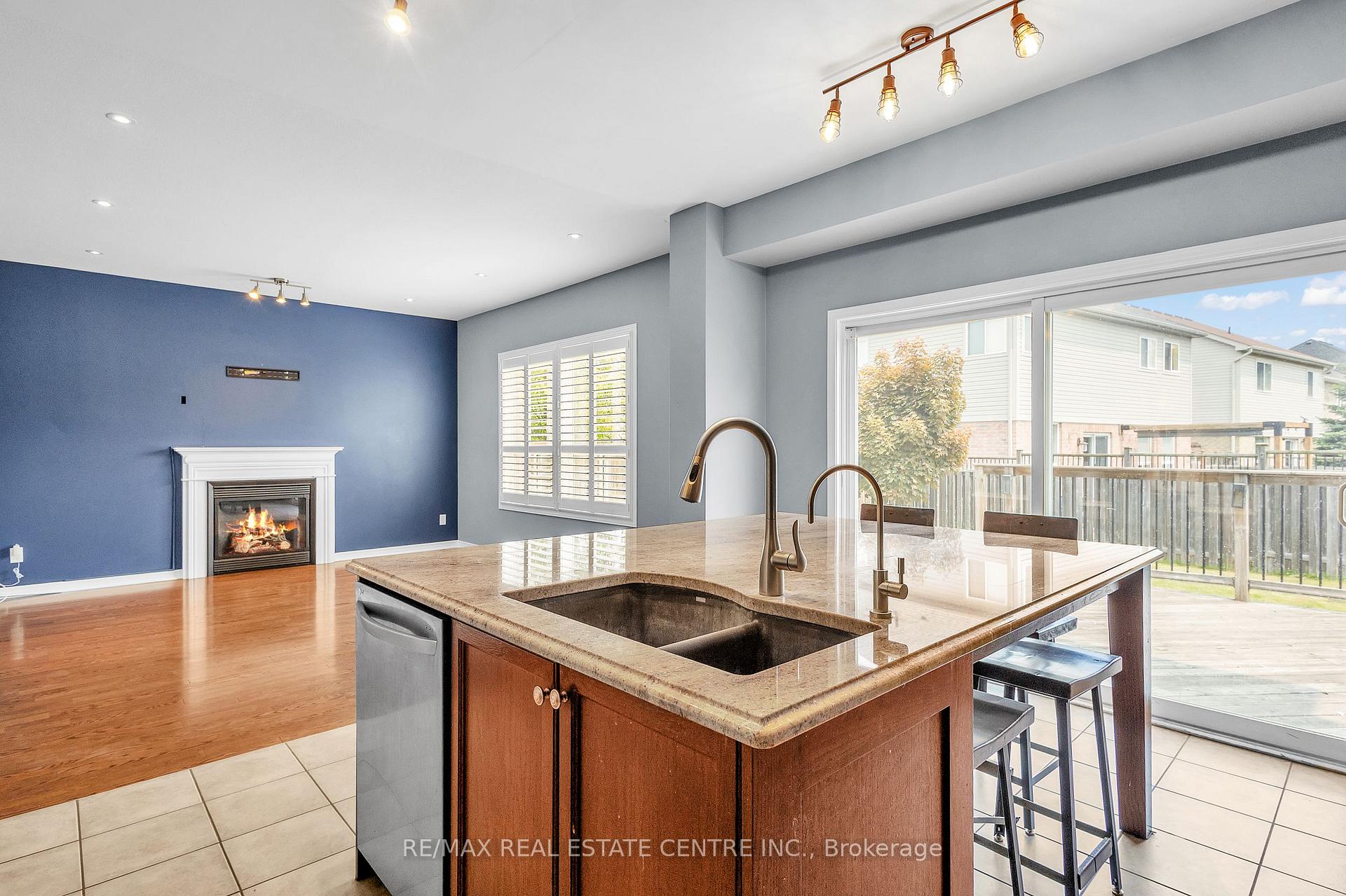 Photo 18 of 319 Robert Ferrie Drive, Kitchener — HOMEH