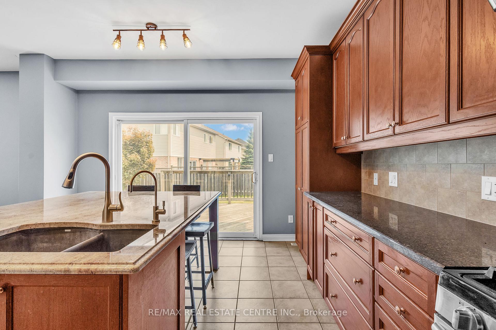 Photo 19 of 319 Robert Ferrie Drive, Kitchener — HOMEH