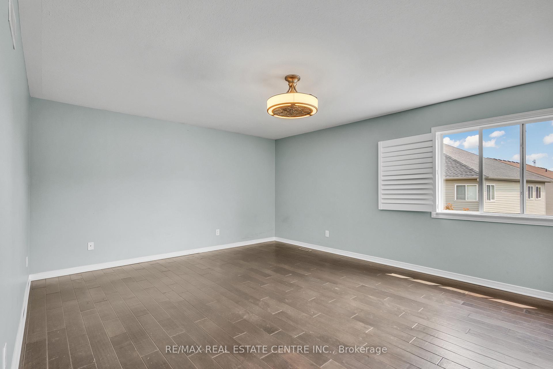 Photo 21 of 319 Robert Ferrie Drive, Kitchener — HOMEH