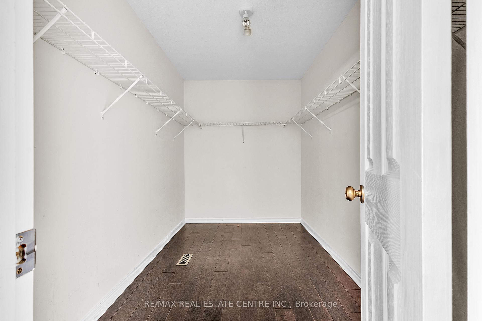 Photo 23 of 319 Robert Ferrie Drive, Kitchener — HOMEH