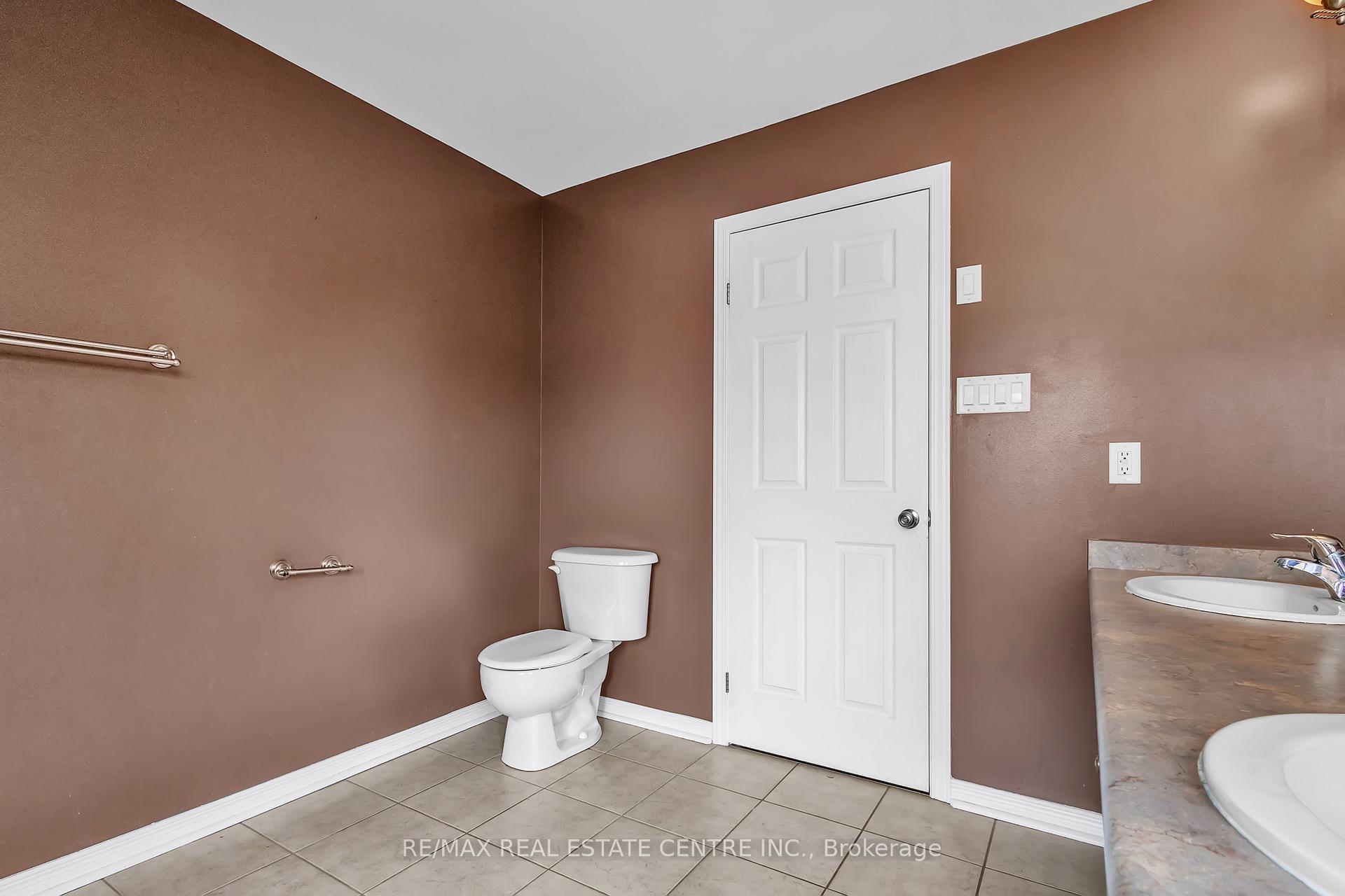 Photo 24 of 319 Robert Ferrie Drive, Kitchener — HOMEH
