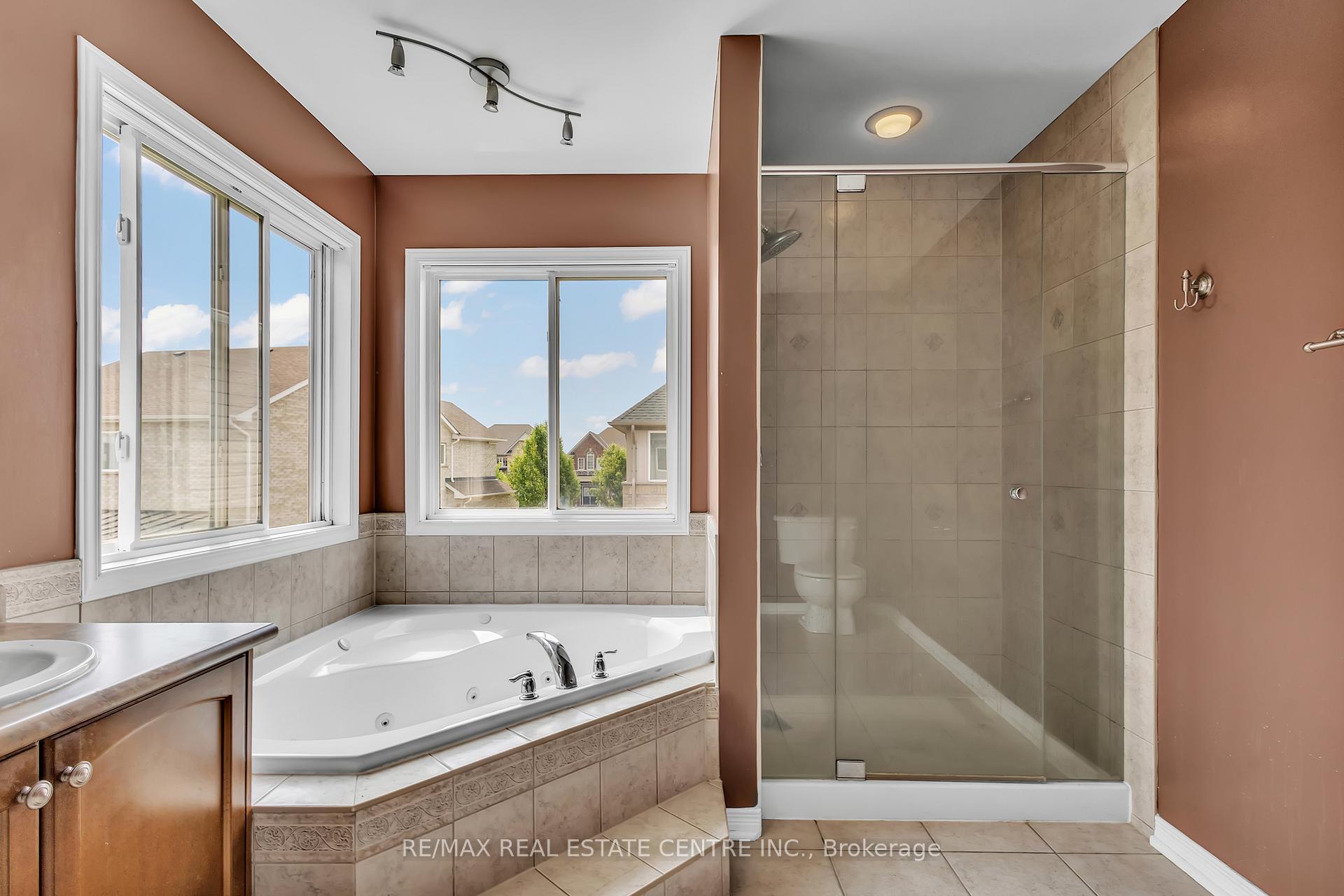 Photo 25 of 319 Robert Ferrie Drive, Kitchener — HOMEH