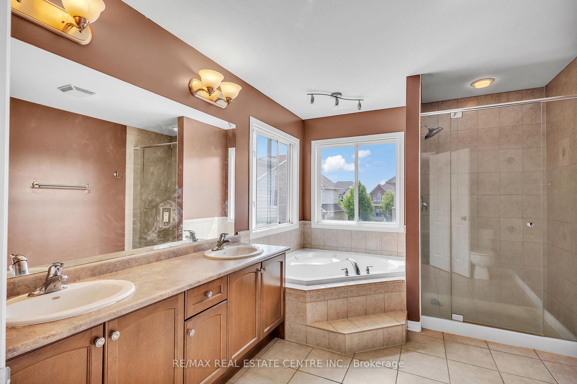 Photo 26 of 319 Robert Ferrie Drive, Kitchener — HOMEH